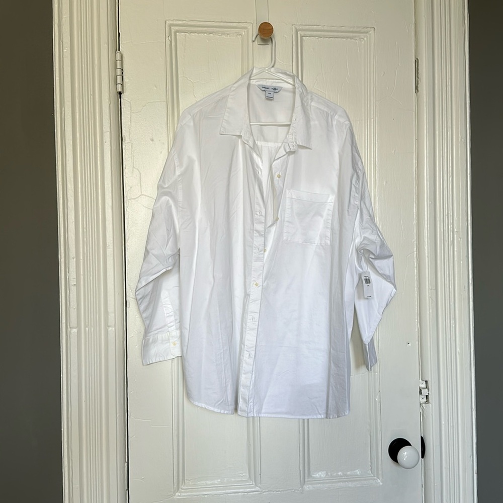White Old Navy Boyfriend Button Down